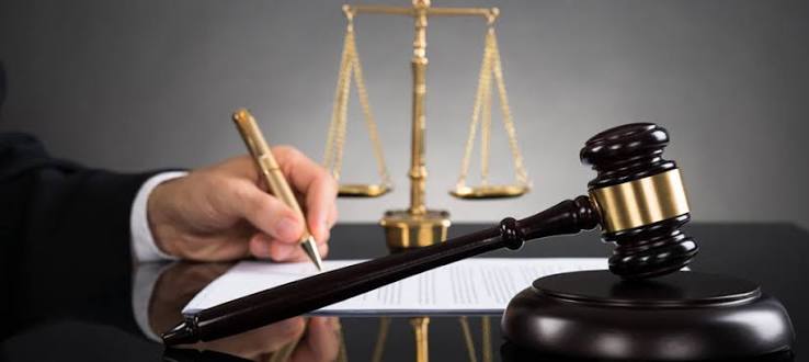 Адвокат з податкових справ в Україні: що він робить і як саме може допомогти